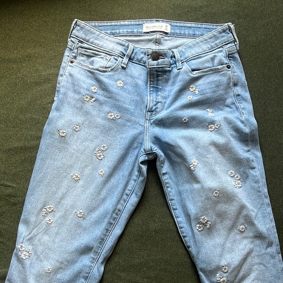 AVAILABLE- Abercrombie Mid rise skinny ankle jeans embroidered floral motif - Picture 1 of 5